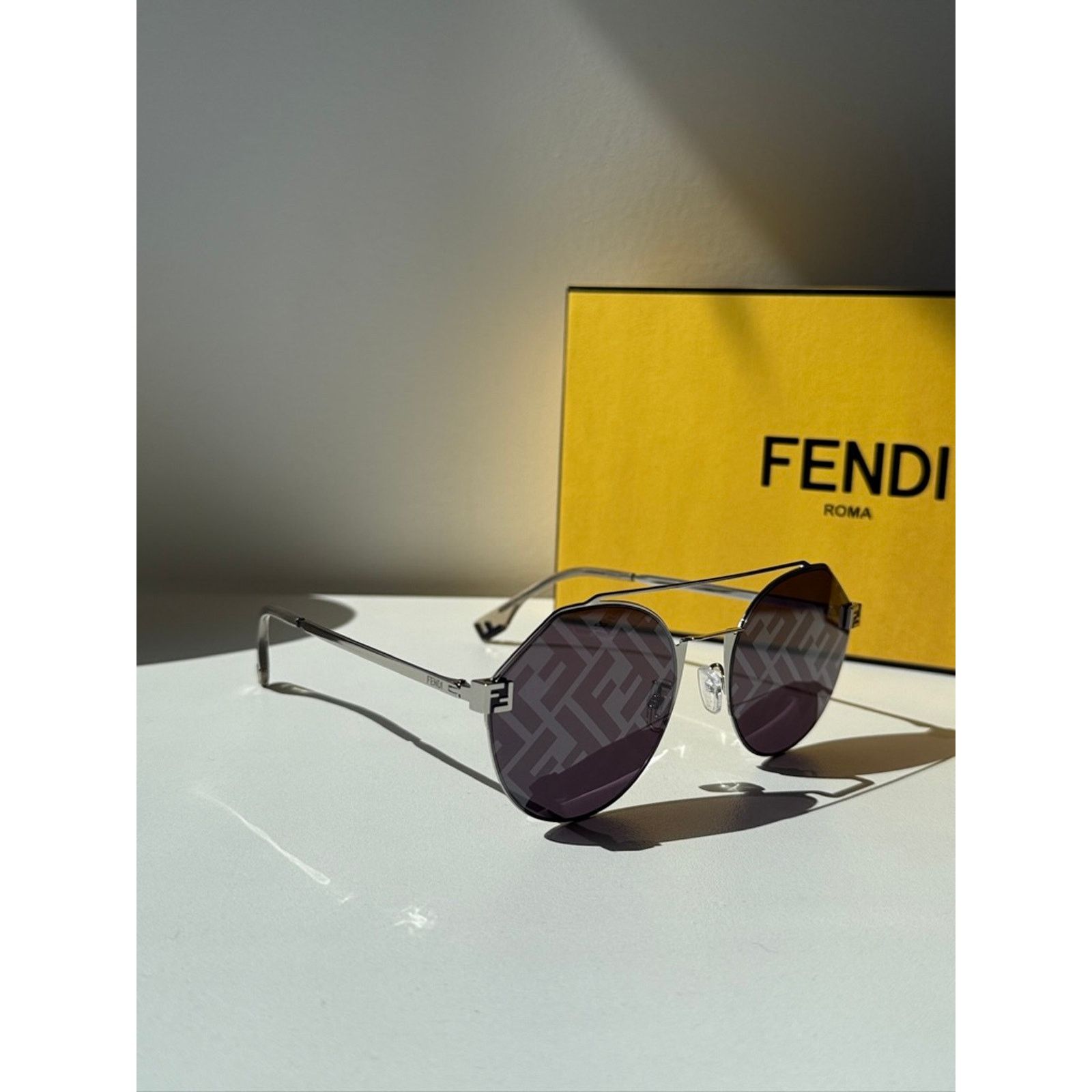 Fendi NEW Fendi FE40060U Silver Logo Mirror Round Sunglasses Size ONE SIZE - 4 Thumbnail