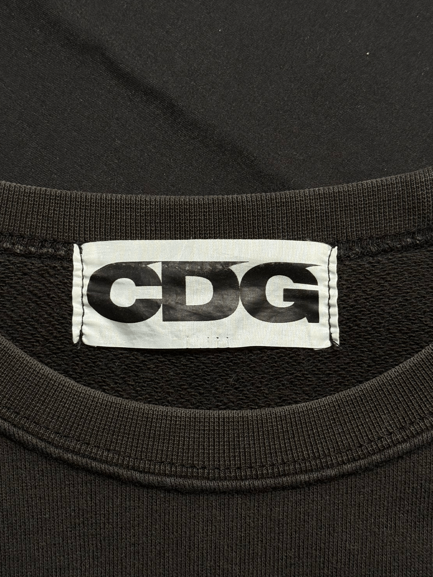 Comme des Garcons COMME des GARÇONS CDG logo washed black crewneck sweatshirt Size US XL / EU 56 / 4 - 4 Thumbnail