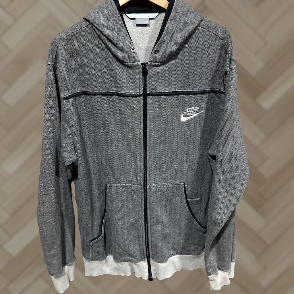 Nike VINTAGE Nike Hoodies Mens Zip Up Gray XL Shirt Winter 90s 00s Logo Full Zip Womens Mens Girls Boys Size US XL / EU 56 / 4 - 1 Thumbnail