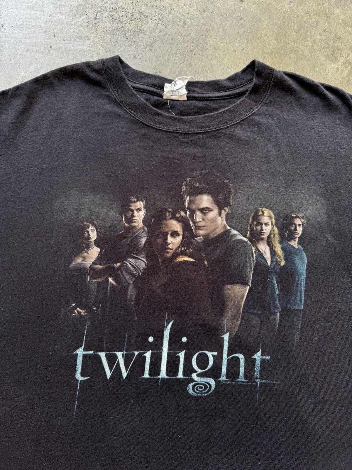 Vintage VTG ‘00s Twilight Movie Promo Tee Shirt Edward Goth Grunge Size US L / EU 52-54 / 3 - 3 Thumbnail