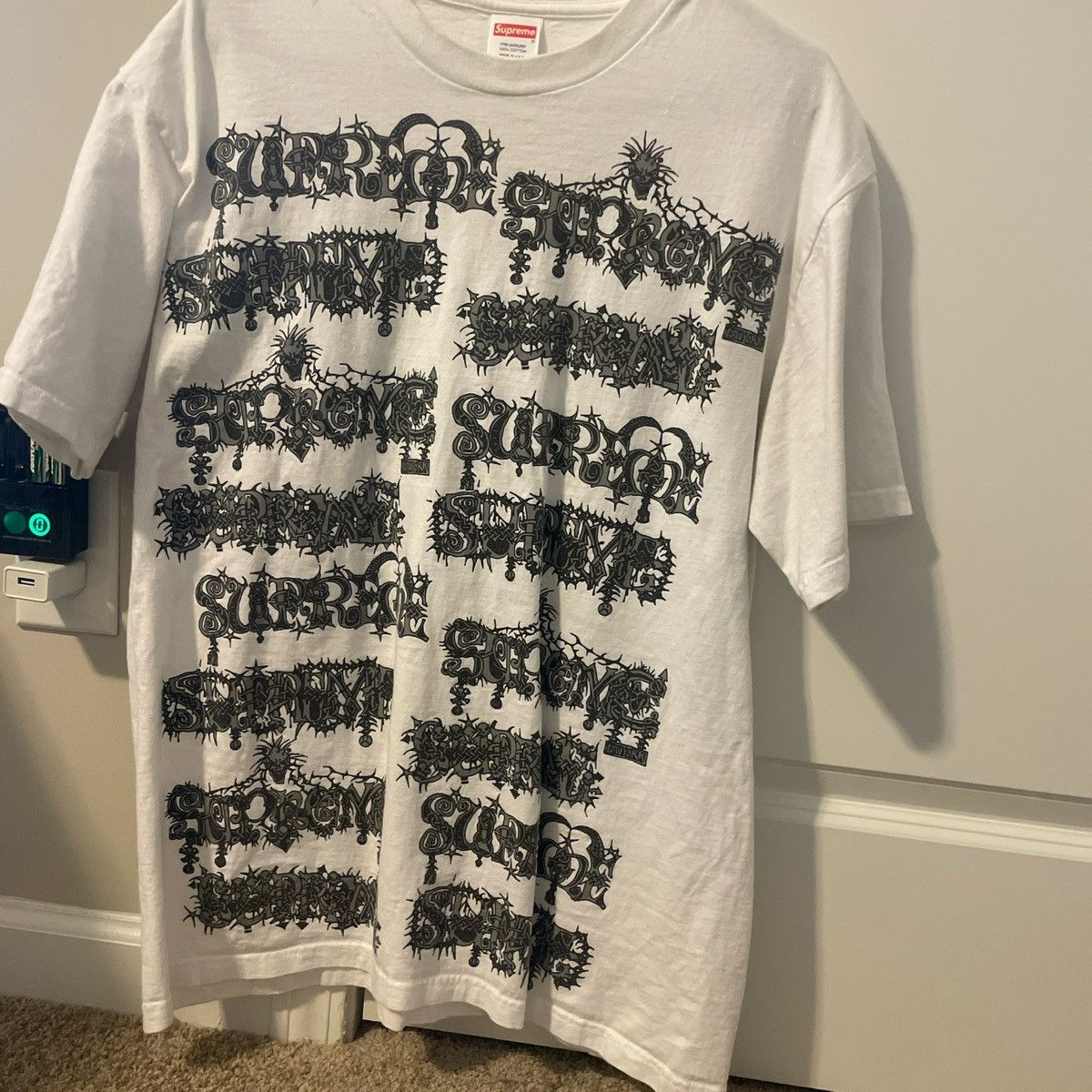 Supreme White black and grey skull supreme shirt Size US M / EU 48-50 / 2 - 1 Thumbnail