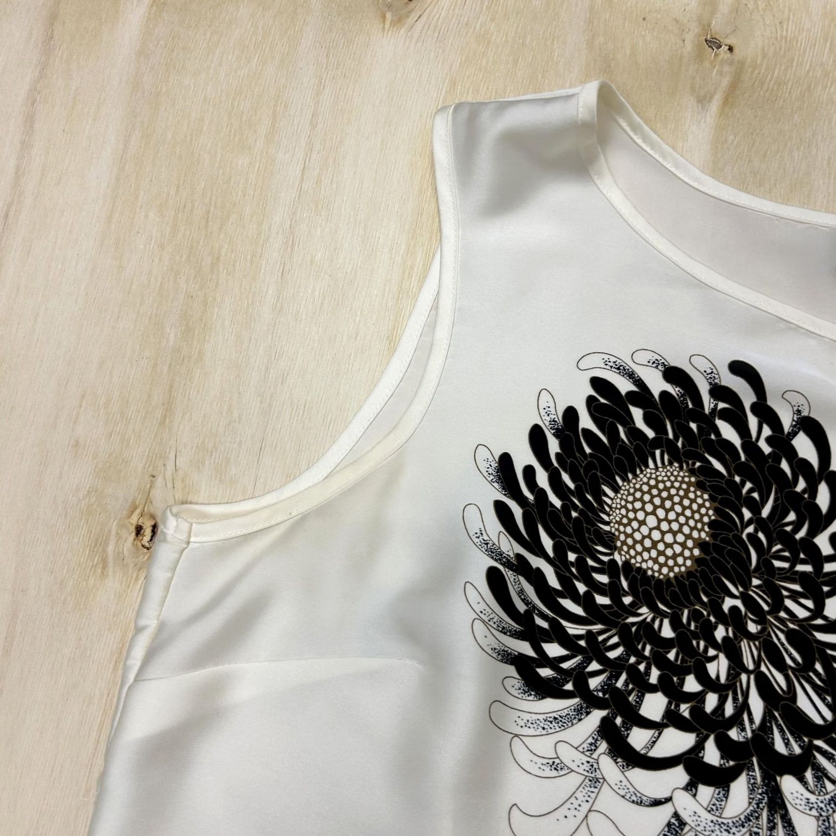 Vintage Attention Tank Top Womens Large White Floral Graphic Sleeveless Satin Blouse Size L / US 10 / IT 46 - 7 Thumbnail