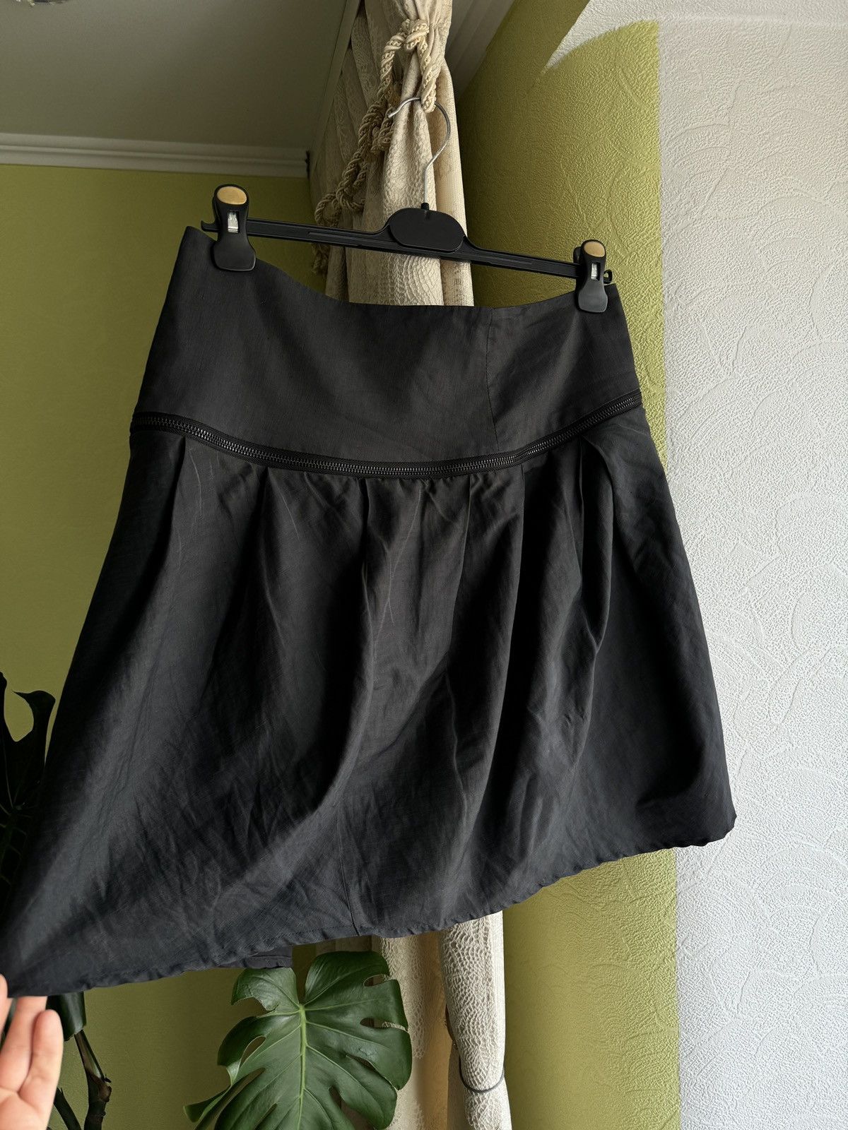 Sarah Pacini Vintage Sarah Pacini Asymetrical Zip Flared Mini Skirt Y2K Size 34" / US 12 / IT 48 - 13 Thumbnail