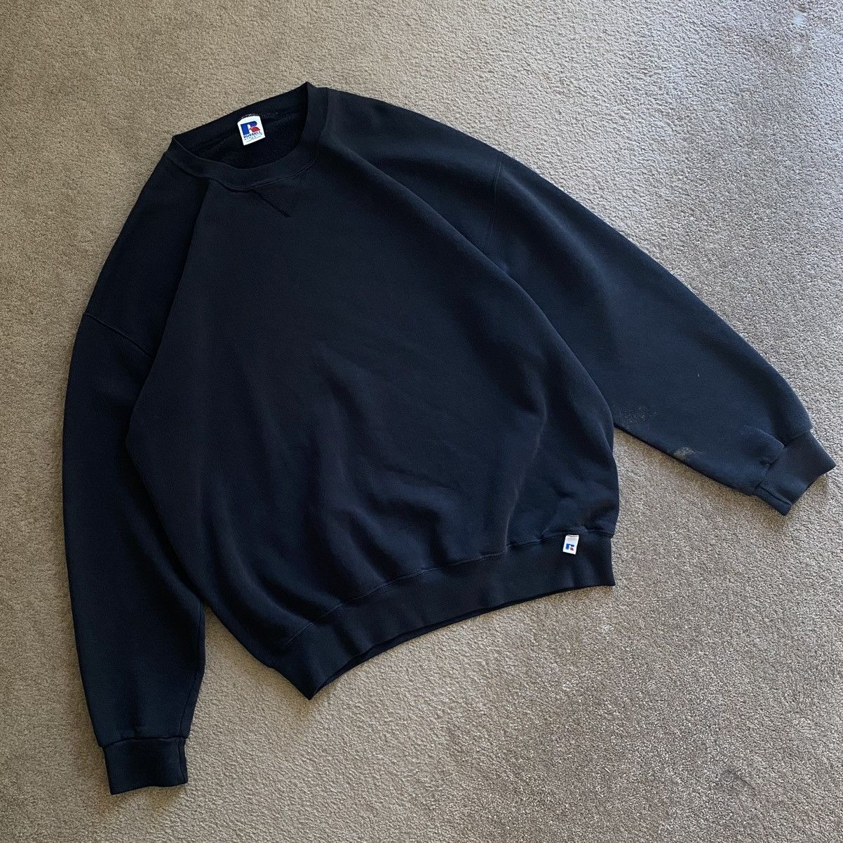 Russell Athletic × Vintage Vintage 90s Sun Faded Black Blank Russel Athletic Sweatshirt Size US XL / EU 56 / 4 - 2 Thumbnail