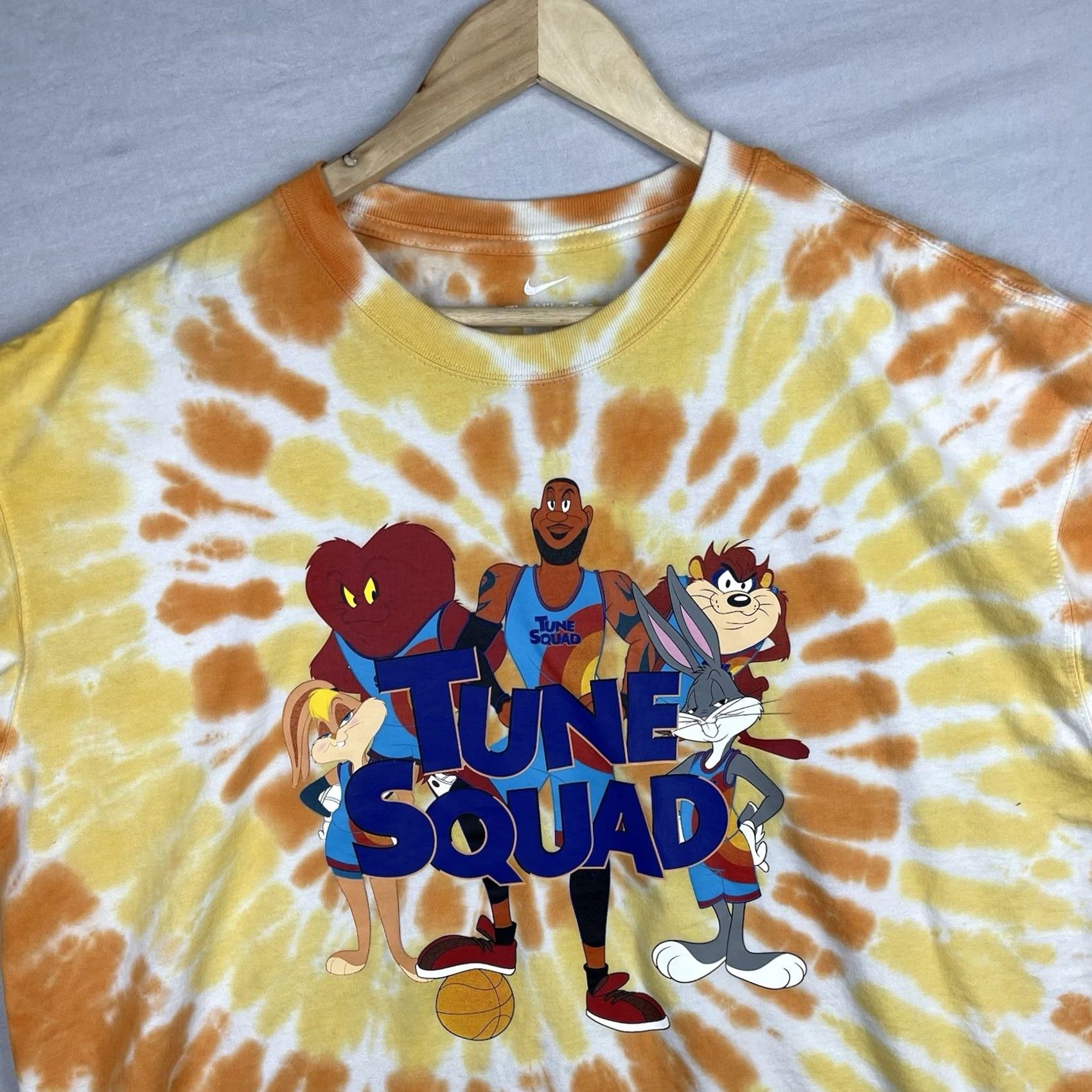 Nike Nike Space Jam Shirt Mens XL T-Shirt Orange Crew Neck Graphic Print Tune Squad Bugs Bunny Daffy Duck Tweety LeBron James A New Legacy 90s Retro Sports Size US XL / EU 56 / 4 - 2 Thumbnail