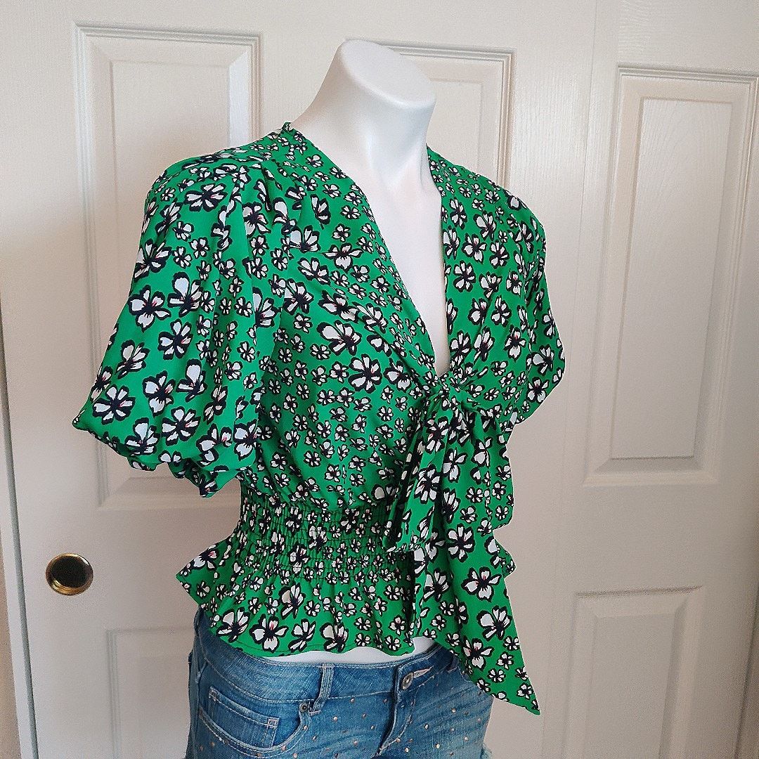 Topshop Topshop Green Tie Neck Short Sleeve Floral Top sz 2 Size XS / US 0-2 / IT 36-38 - 2 Thumbnail