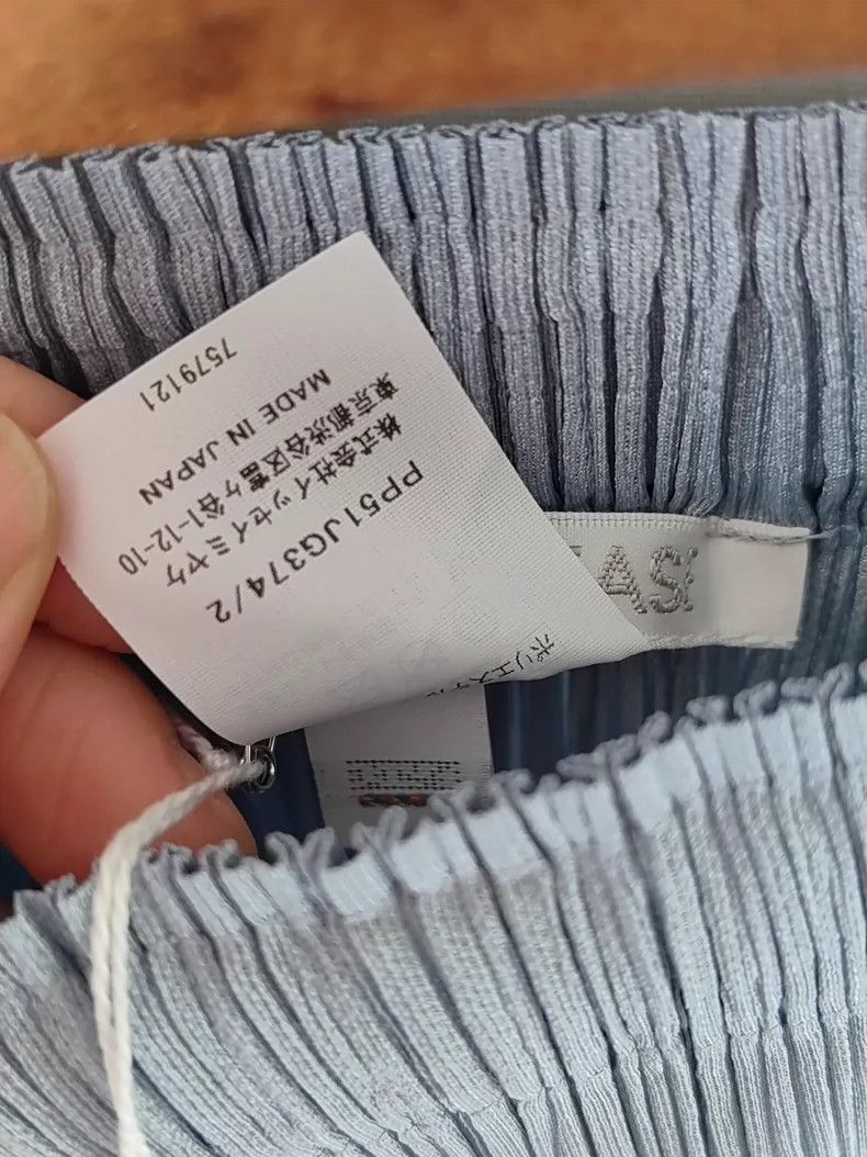 Issey Miyake Issey Miyake size:2 Light grey pleated skirt Size 22" - 5 Thumbnail