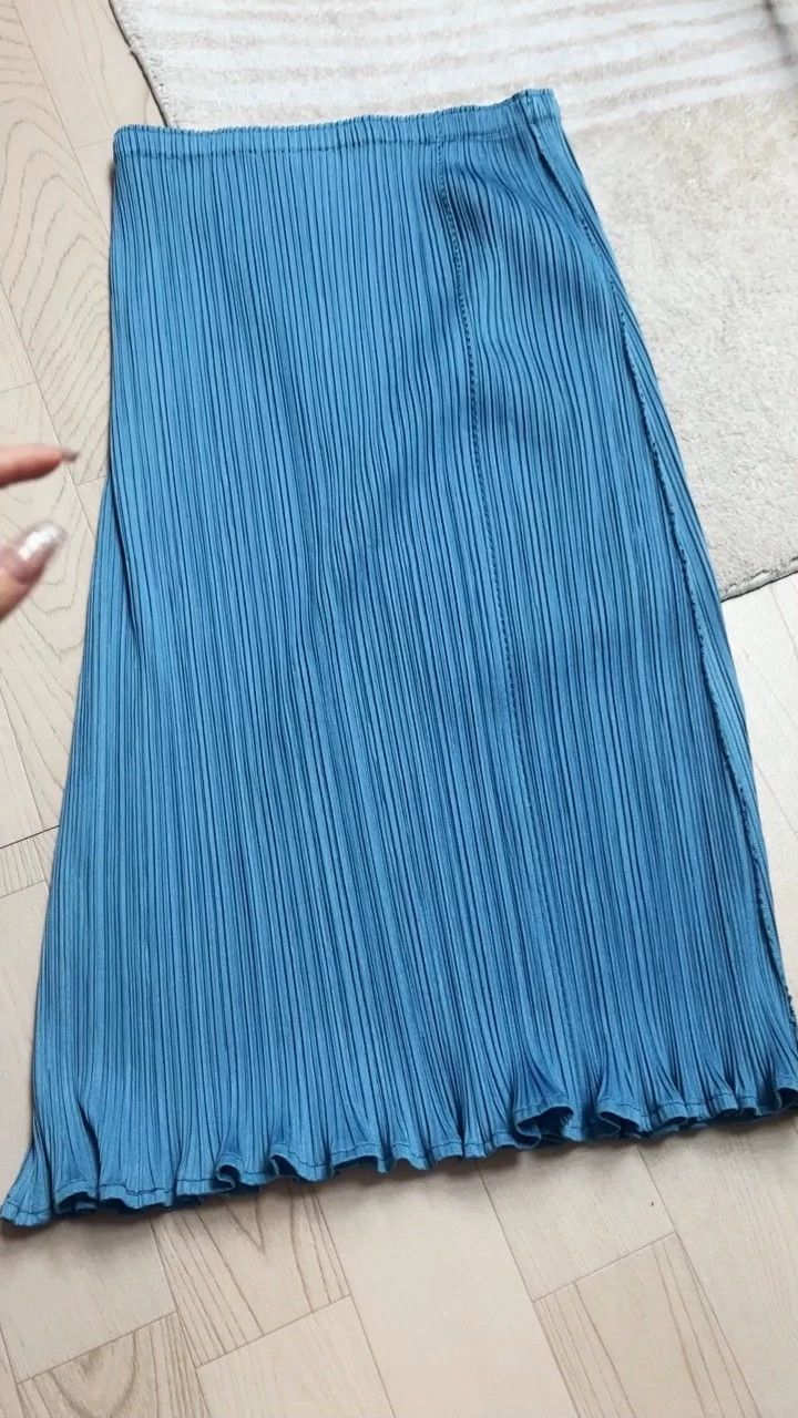 Issey Miyake size:5 Blue pleated skirt