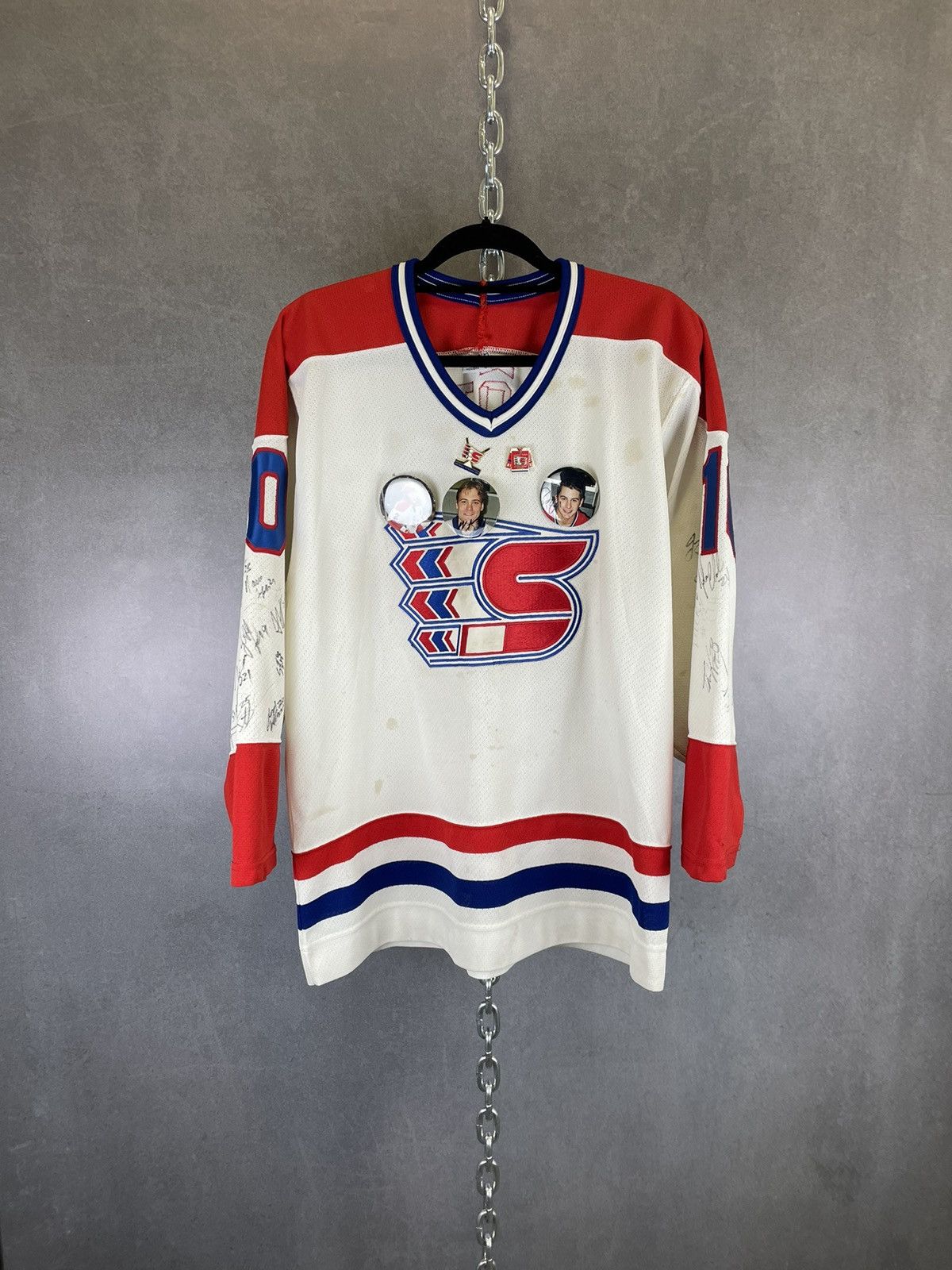 V the CCM Spokane chiefs signed hockey jersey with buttons