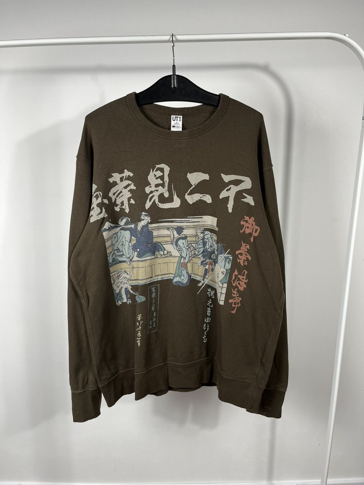 Uniqlo Uniqlo UT MFA Graphic Sweatshirt Japanese Print XL Brown Size US XL / EU 56 / 4 - 1 Thumbnail
