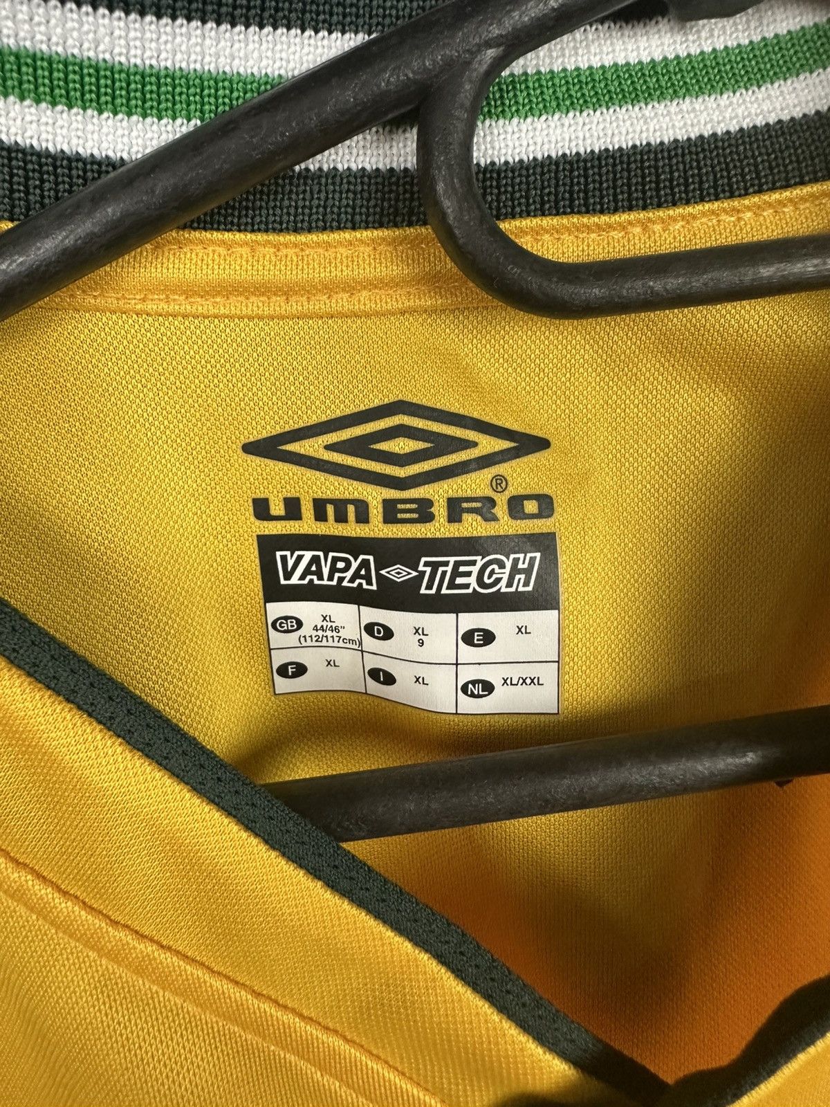 Umbro VINTAGE UMBRO CELTIC 2002 2003 FOOTBALL SHIRT SOCCER JERSEY Size US XL / EU 56 / 4 - 6 Thumbnail