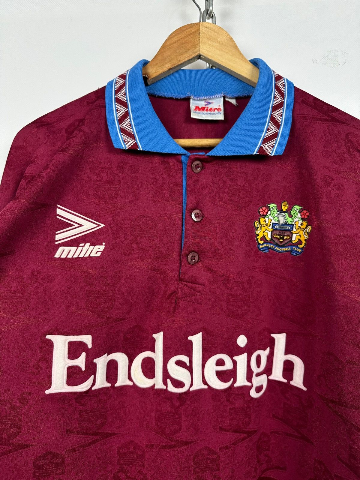Vintage 1993/95 Mitre Burnley FC Vintage Home Soccer Jersey Size US L / EU 52-54 / 3 - 9 Thumbnail