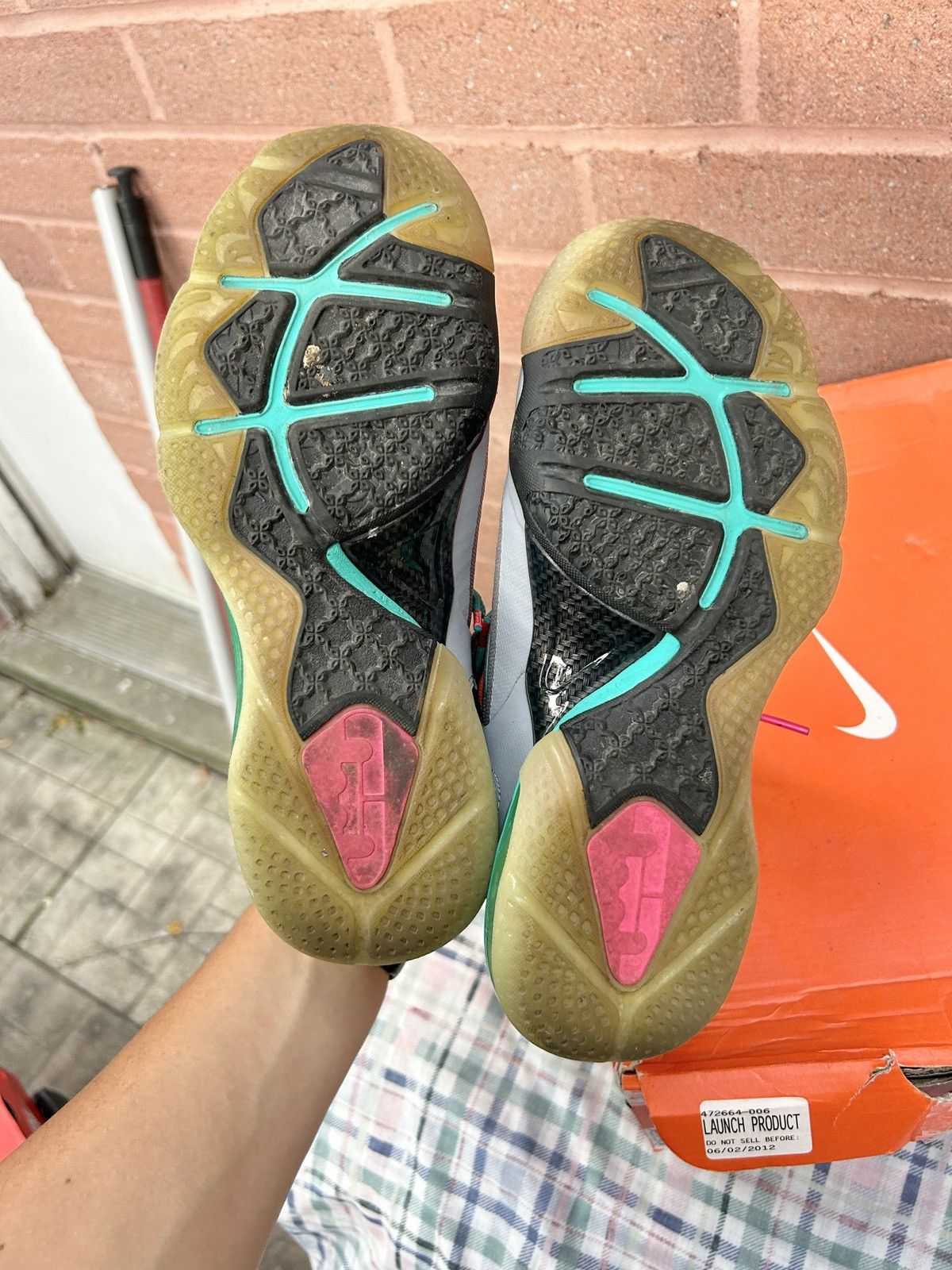 Nike Nike Lebron 9 GS South Beach Size US 6.5 / EU 39-40 - 7 Thumbnail