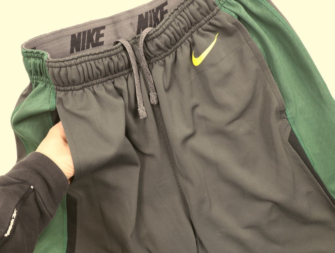 Nike × Vintage Nike University of Oregon Basketball Shorts Gray Green Size US 30 / EU 46 - 8 Thumbnail