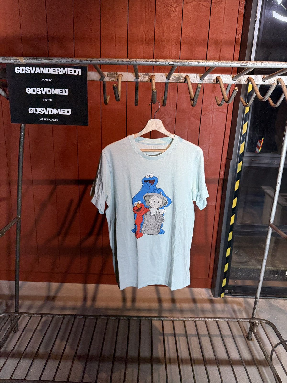 Kaws × Uniqlo Uniqlo X Kaws tshirt Size US M / EU 48-50 / 2 - 1 Thumbnail