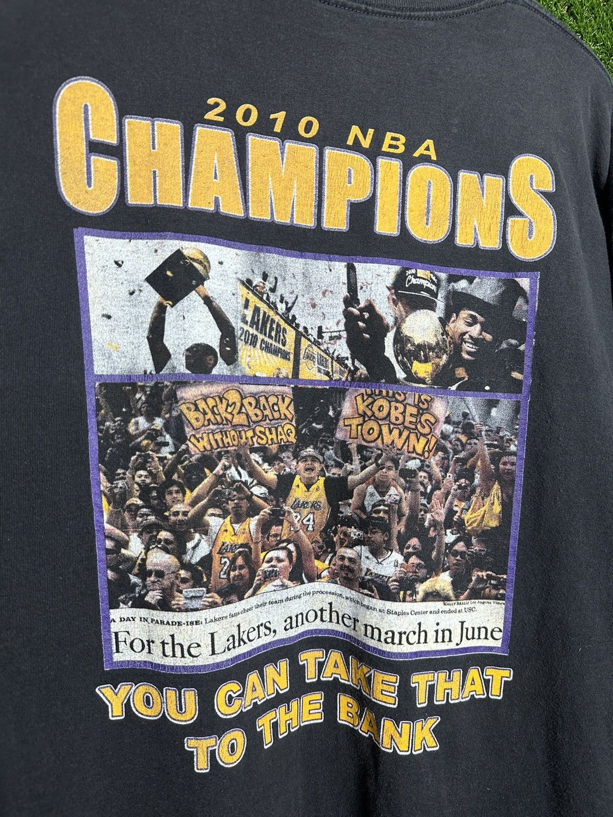 Vintage 🚨Vintage LA Lakers 2010 Champions Kobe NBA Rap Tee T-Shirt Size US XL / EU 56 / 4 - 5 Thumbnail