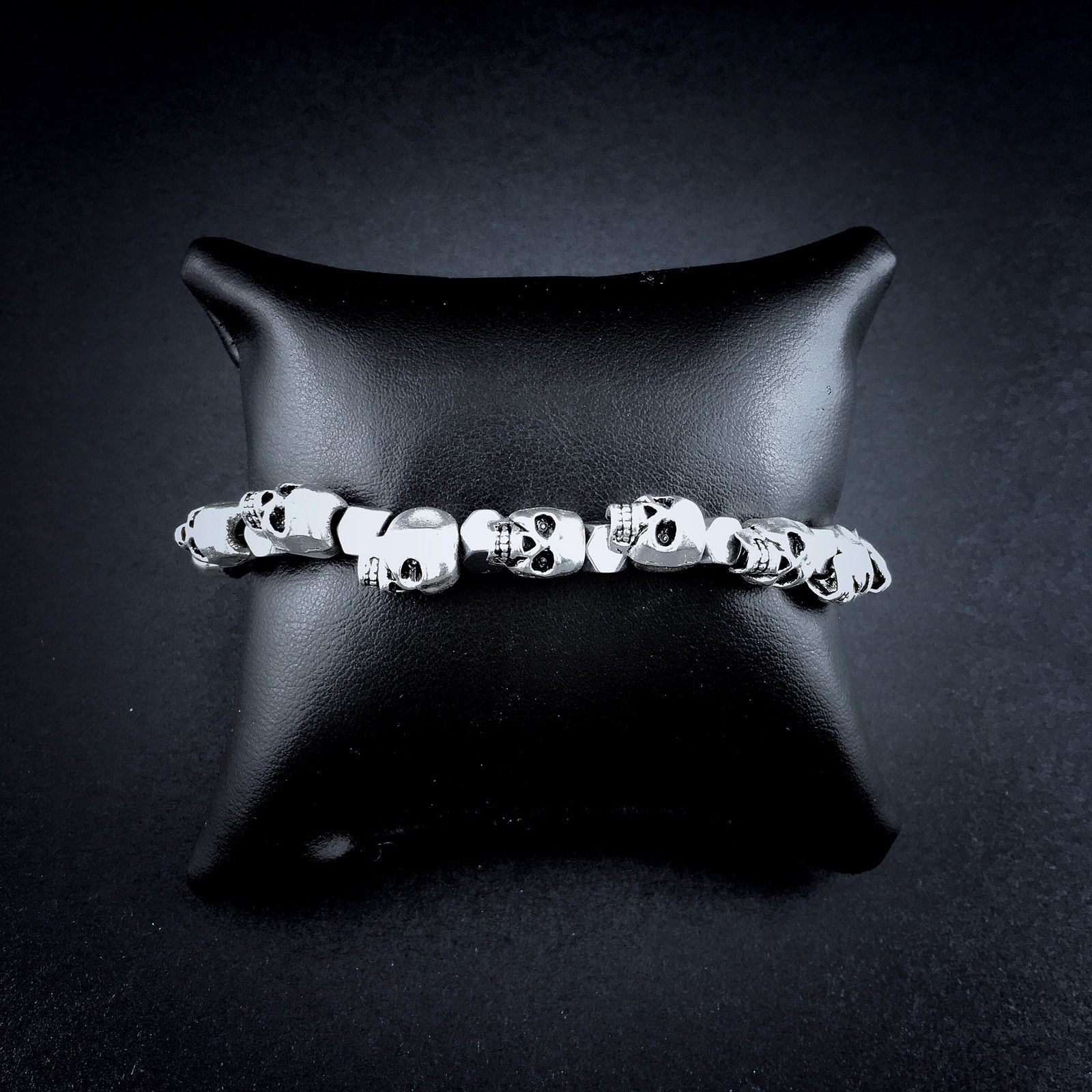 Handmade 💀 Silver Skull & Hematite Beaded Bracelet Size ONE SIZE - 5 Thumbnail