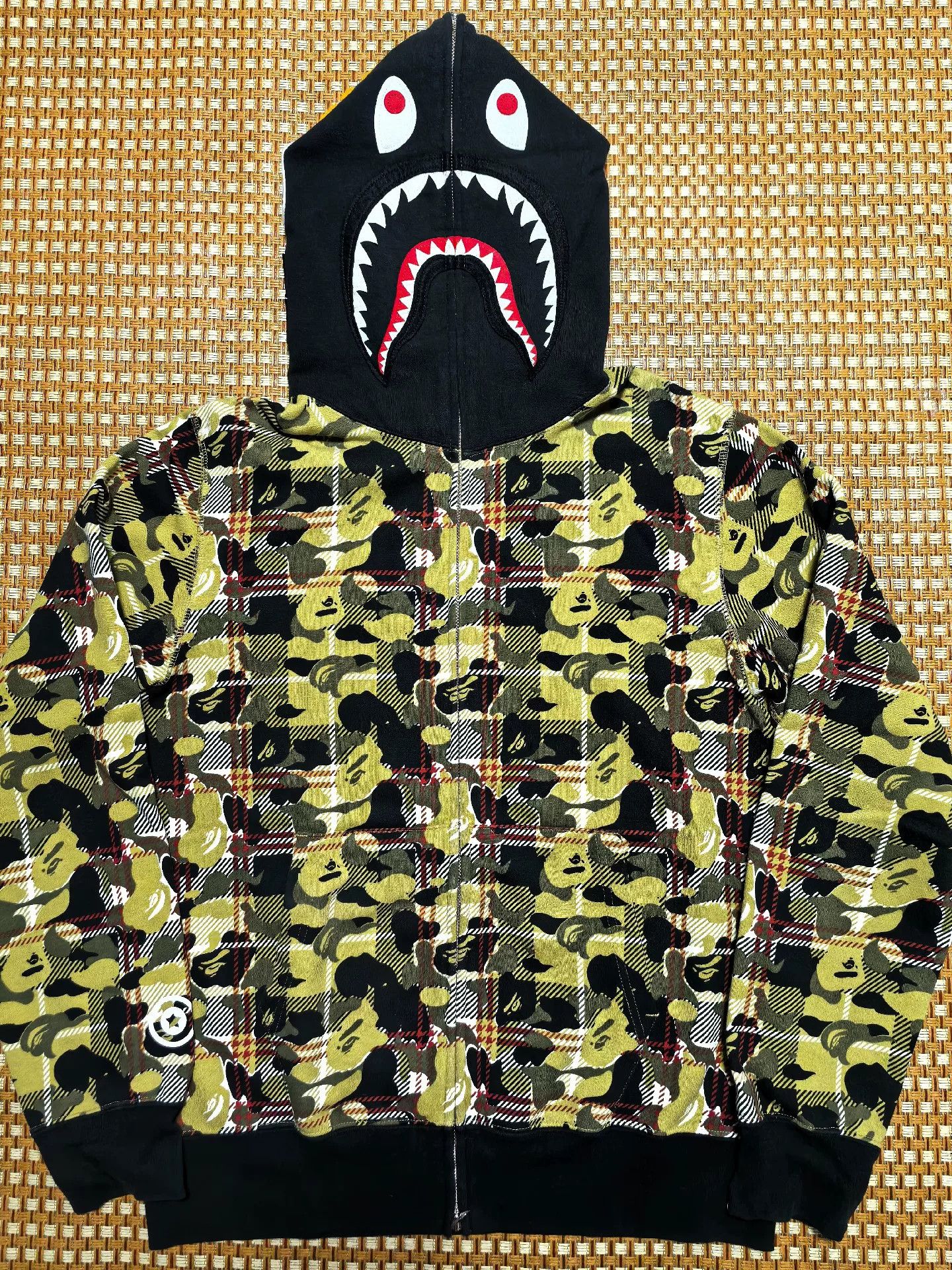 Bape Bape Shark Sweatshirt Pullover Size US L / EU 52-54 / 3 - 1 Thumbnail