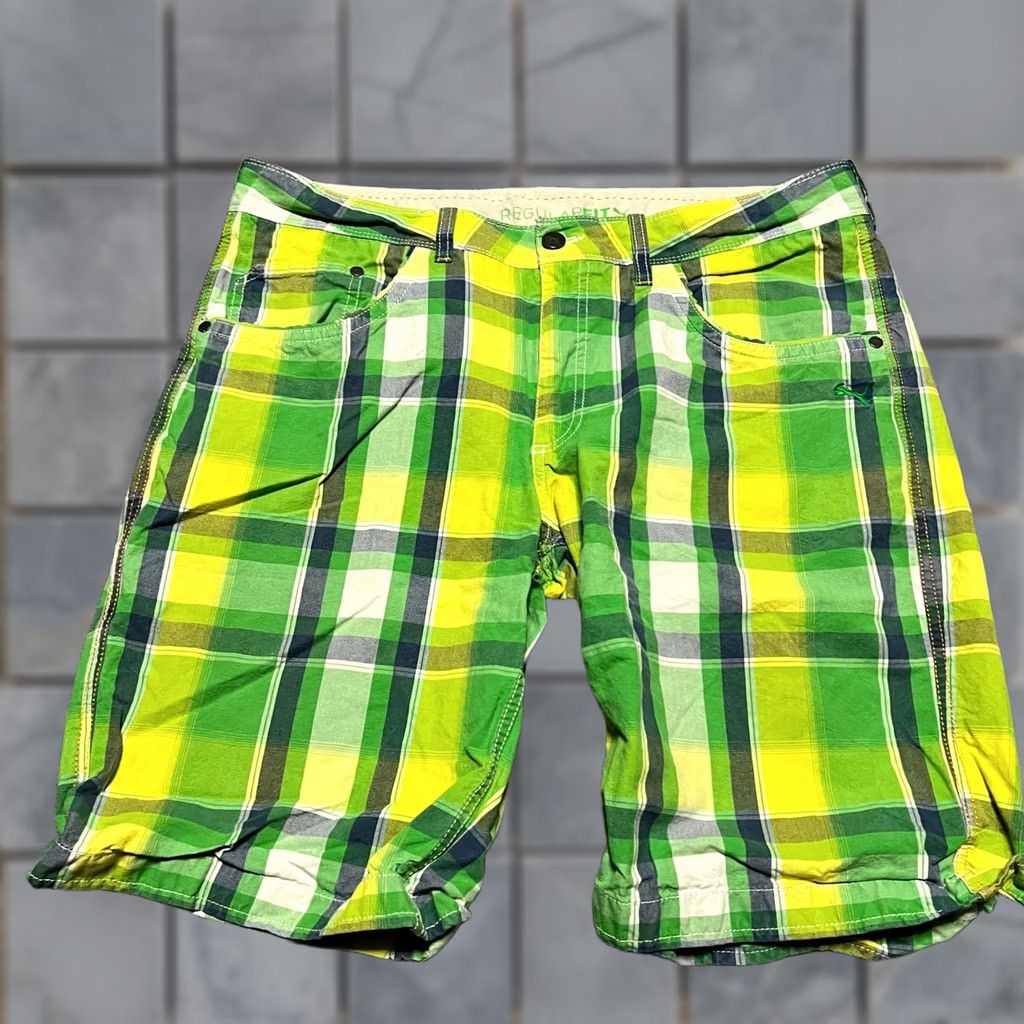 Puma Puma Shorts Mens 36 Green Yellow Plaid Chino Lifestyle Loud Mens Size US 36 / EU 52 - 1 Thumbnail