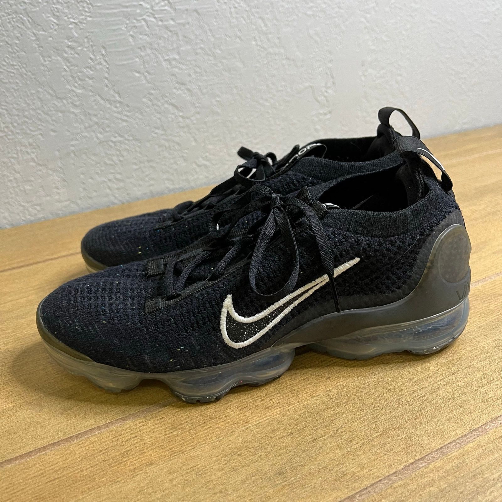 Nike Women's Nike Air VaporMax Sz 8.5 2021 Flyknit Shoes Black Size US 8.5 / IT 38.5 - 11 Thumbnail