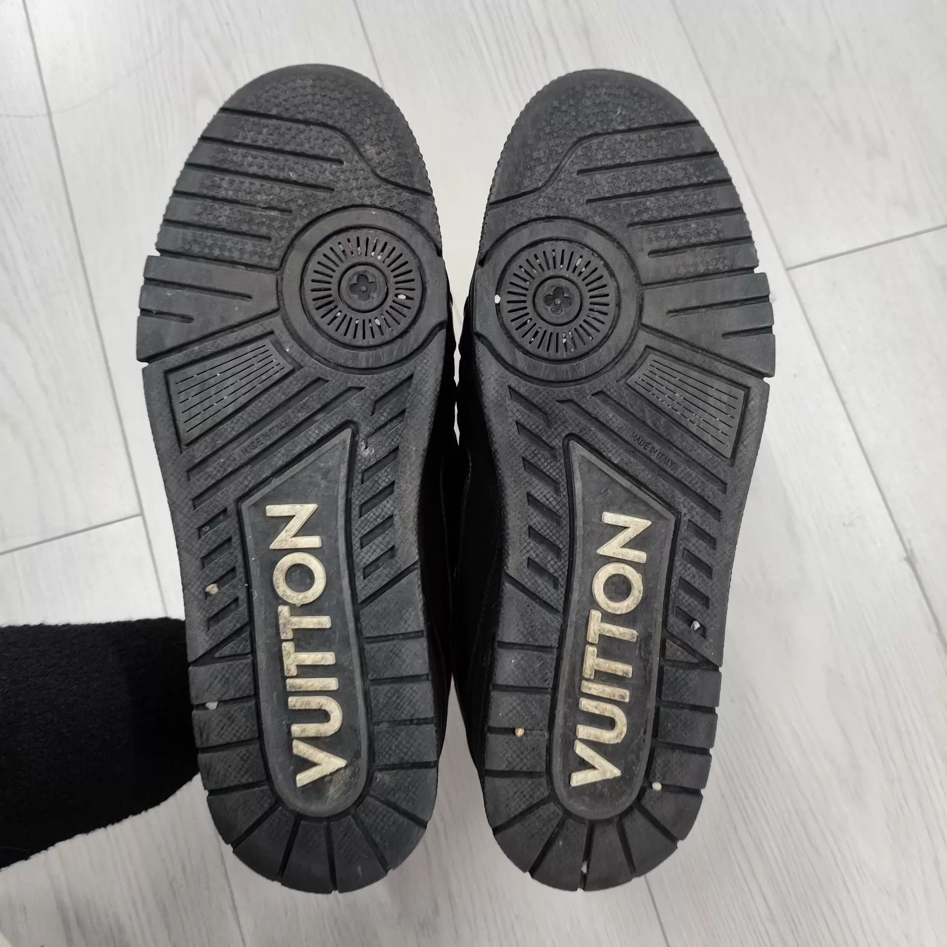 Louis Vuitton LV Leather Trainer 8.5 Black Size US 8.5 / EU 41-42 - 3 Thumbnail