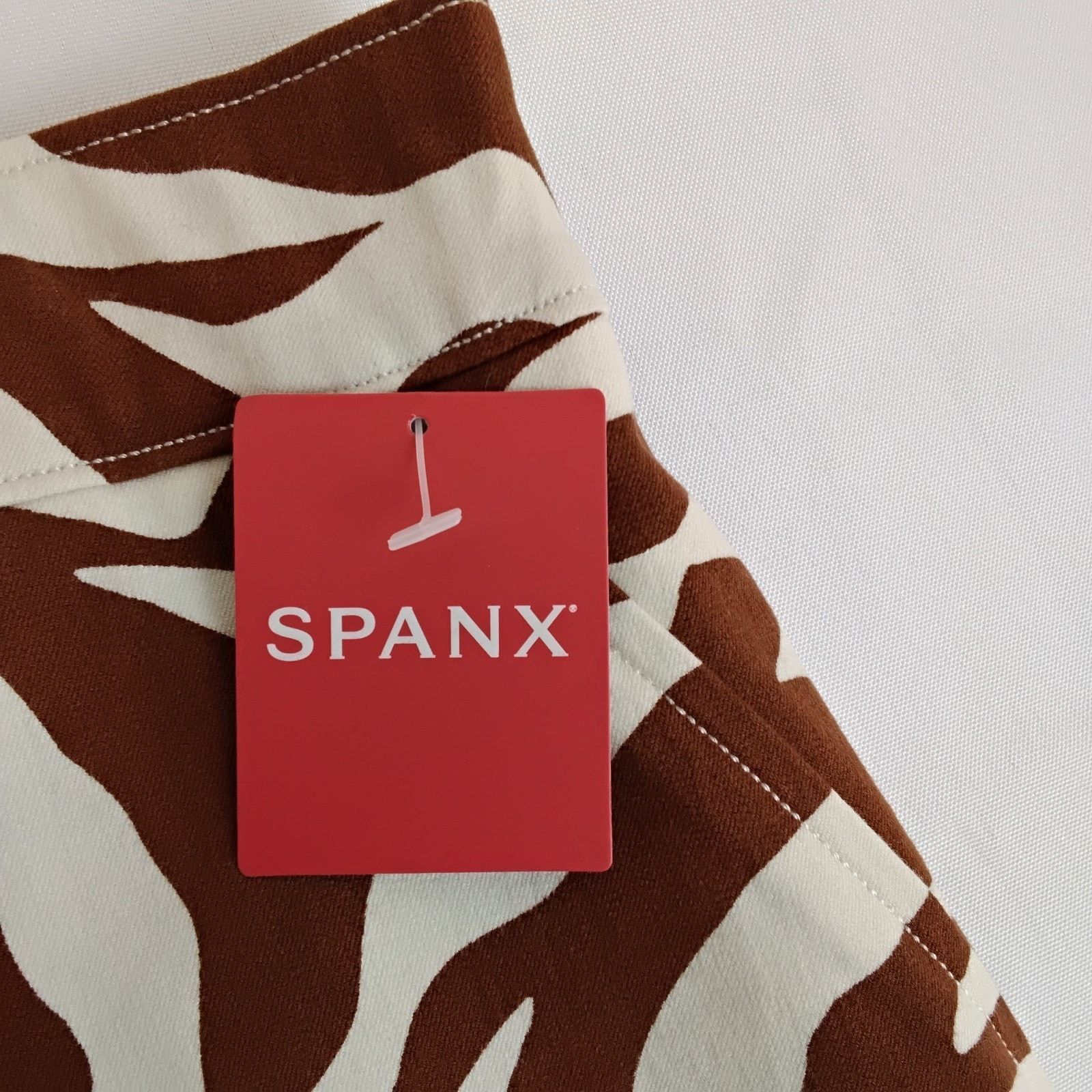 Spanx Spanx Polished 6" Shorts Women's S Brown + White Zebra Print Size 28" / US 6 / IT 42 - 7 Thumbnail