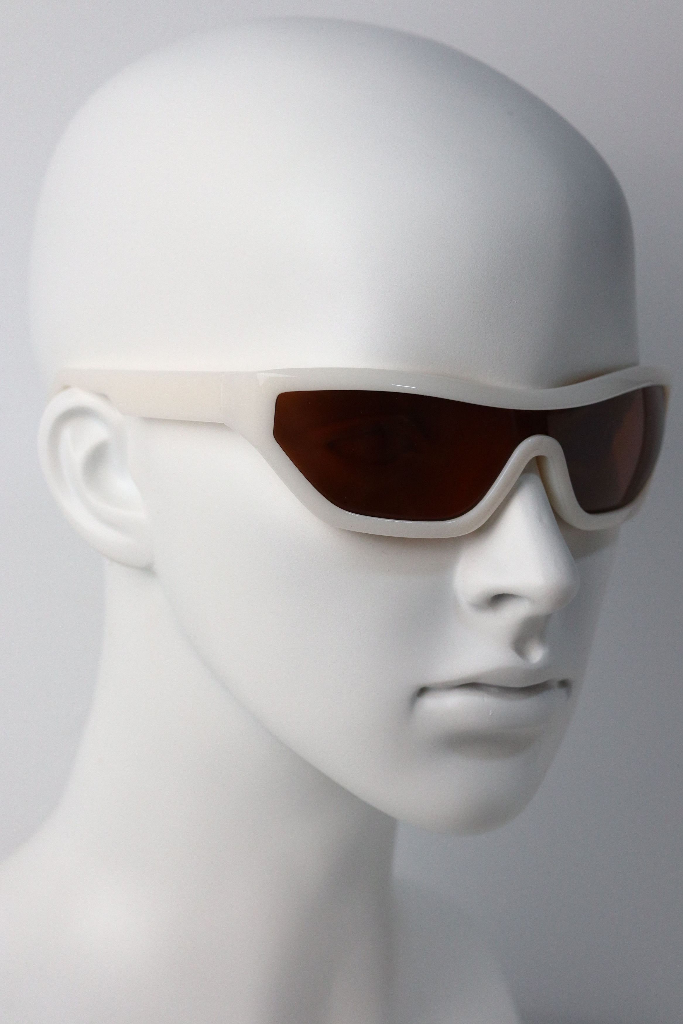 Japanese Brand Y2k Avant Garde Futuristic Rectangle White Sunglasses OS Size ONE SIZE - 4 Thumbnail