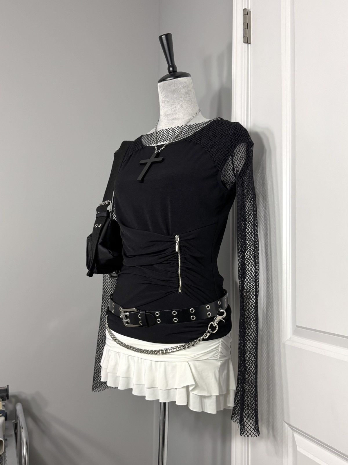 Venus Venus Black Ruched Front Zipper Detail Sleeveless Top Size S / US 4 / IT 40 - 7 Thumbnail