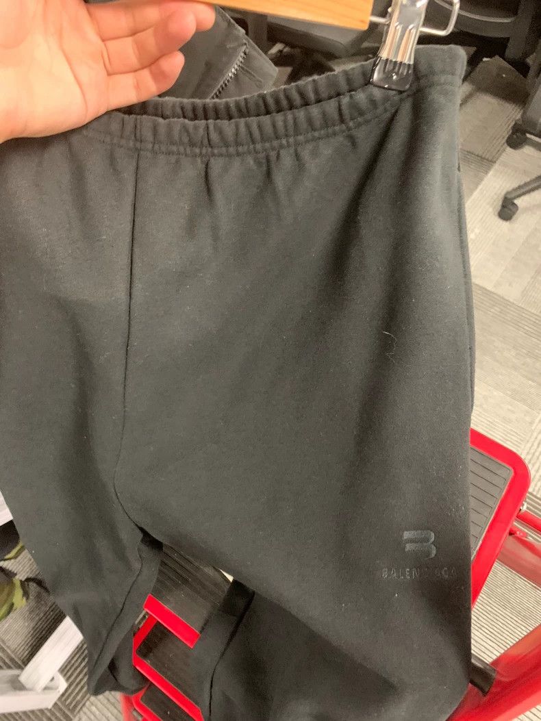 Balenciaga Balenciaga size M 3B Embroidered Sweatpants Best Seller Size US 27 - 1 Thumbnail