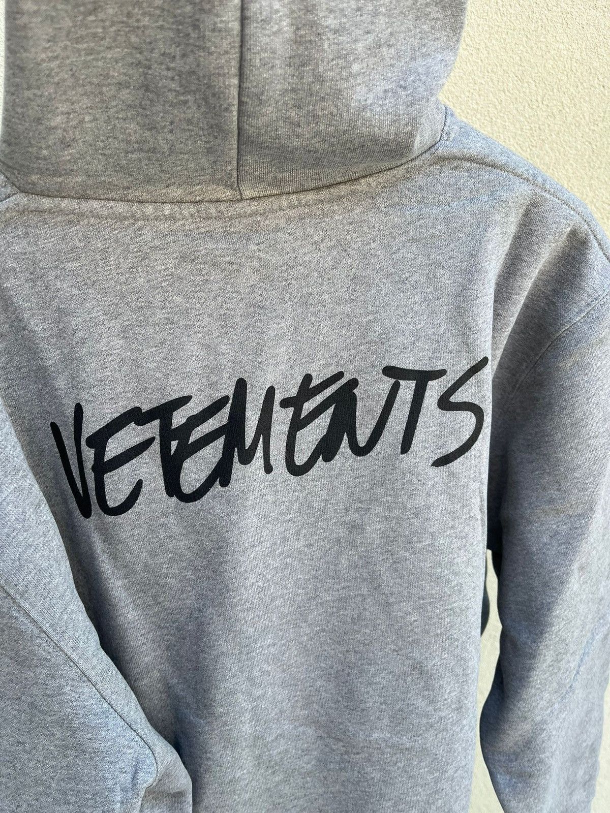 Vetements Written Logo Hoodie in Grey Size US XL / EU 56 / 4 - 19 Thumbnail
