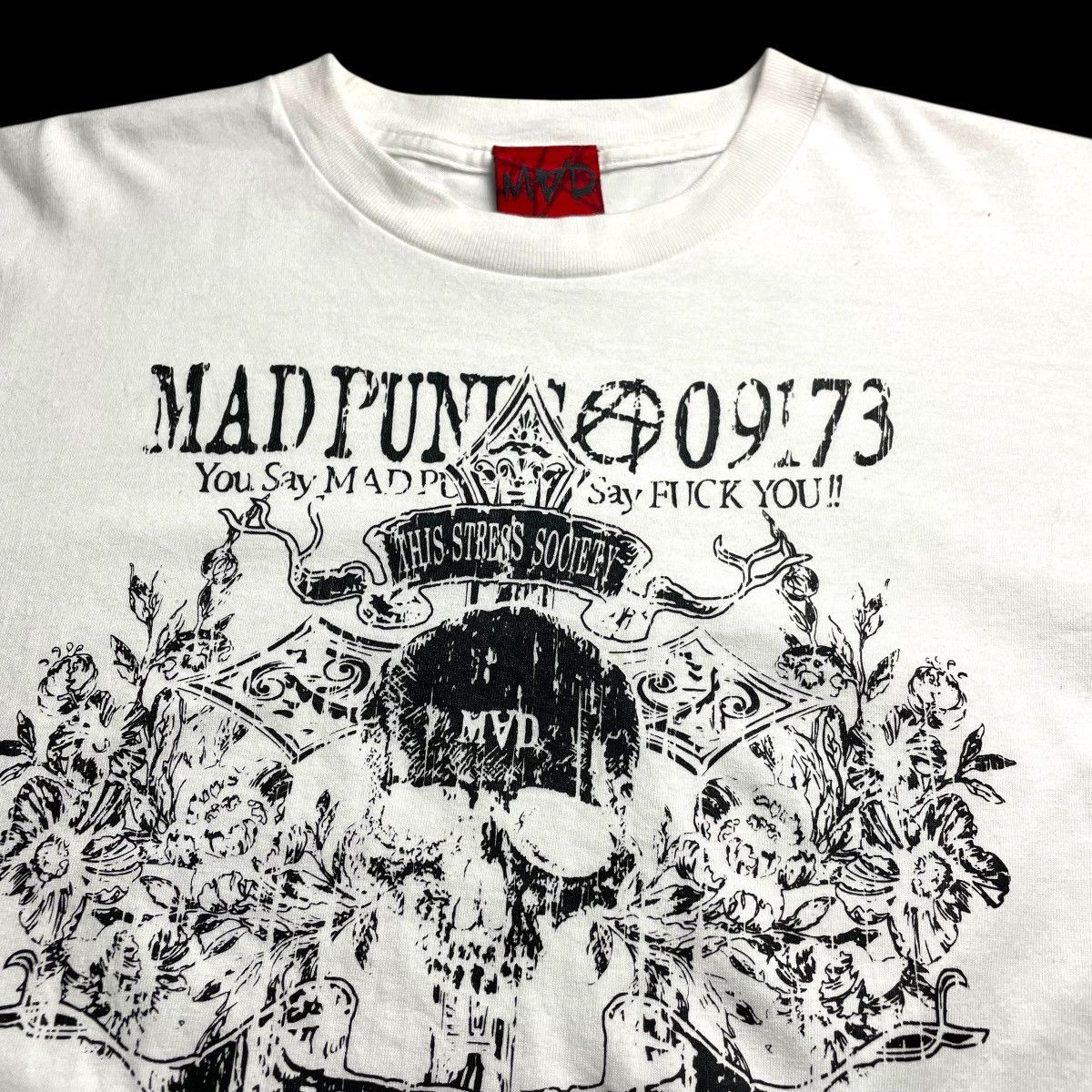 If Six Was Nine × Le Grande Bleu (L.G.B.) × Seditionaries 🇯🇵 MAD PUNK ACID JAZZ MEN SKULL CROSS WORDING TSHIRT Size US M / EU 48-50 / 2 - 3 Thumbnail
