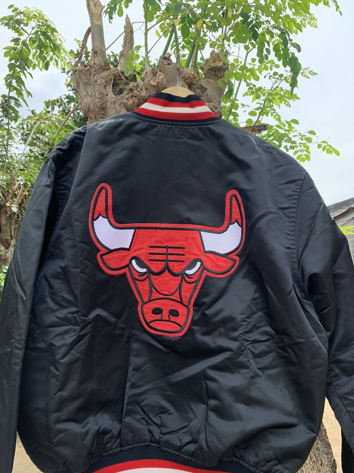 NBA × Starter × Vintage STARTER VARSITY CHICAGO BULLS Size US XL / EU 56 / 4 - 5 Thumbnail