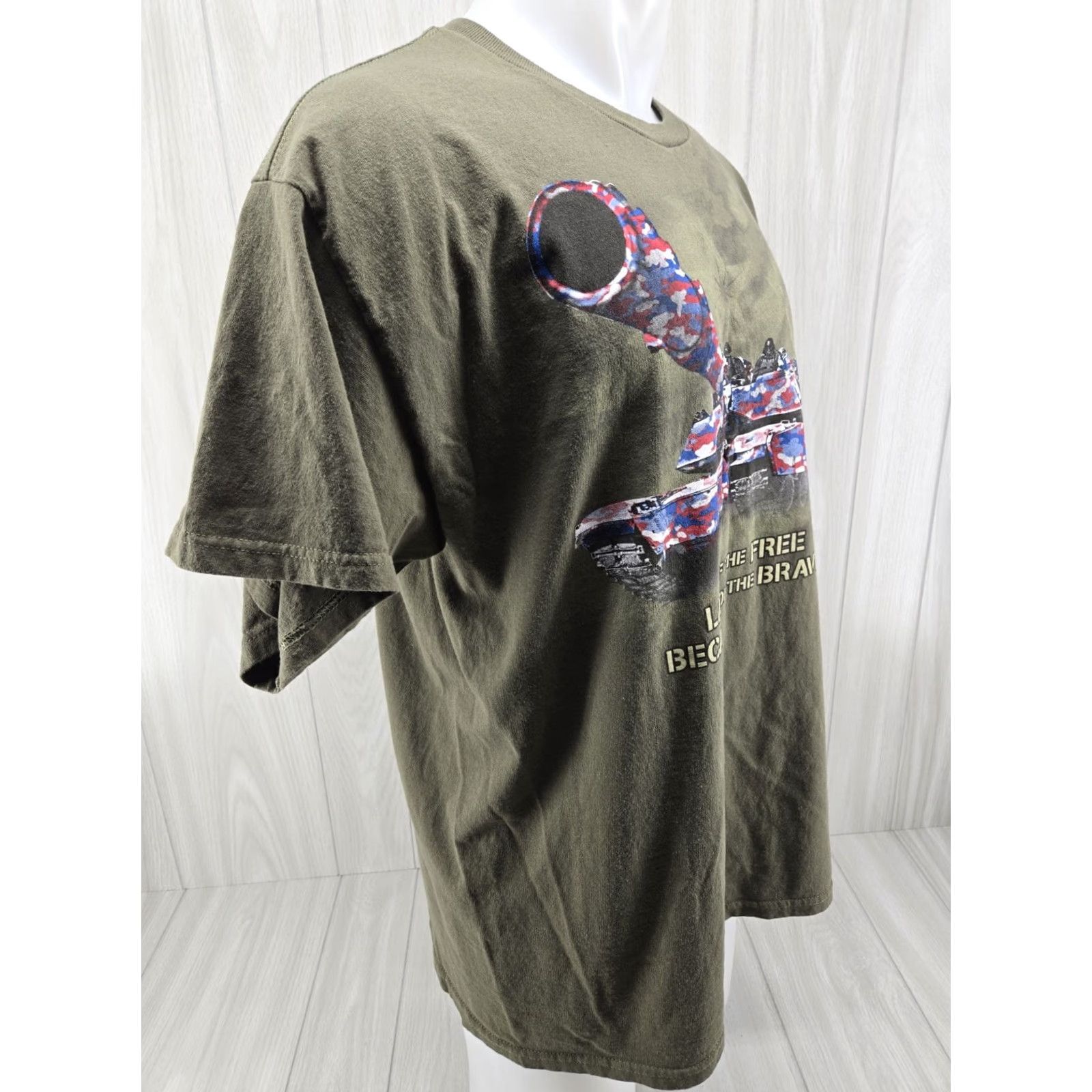 Vintage VINTAGE Land Of The Free Because Of The Brave XL Olive Green Tank Graphic T Shirt Size US XL / EU 56 / 4 - 5 Thumbnail