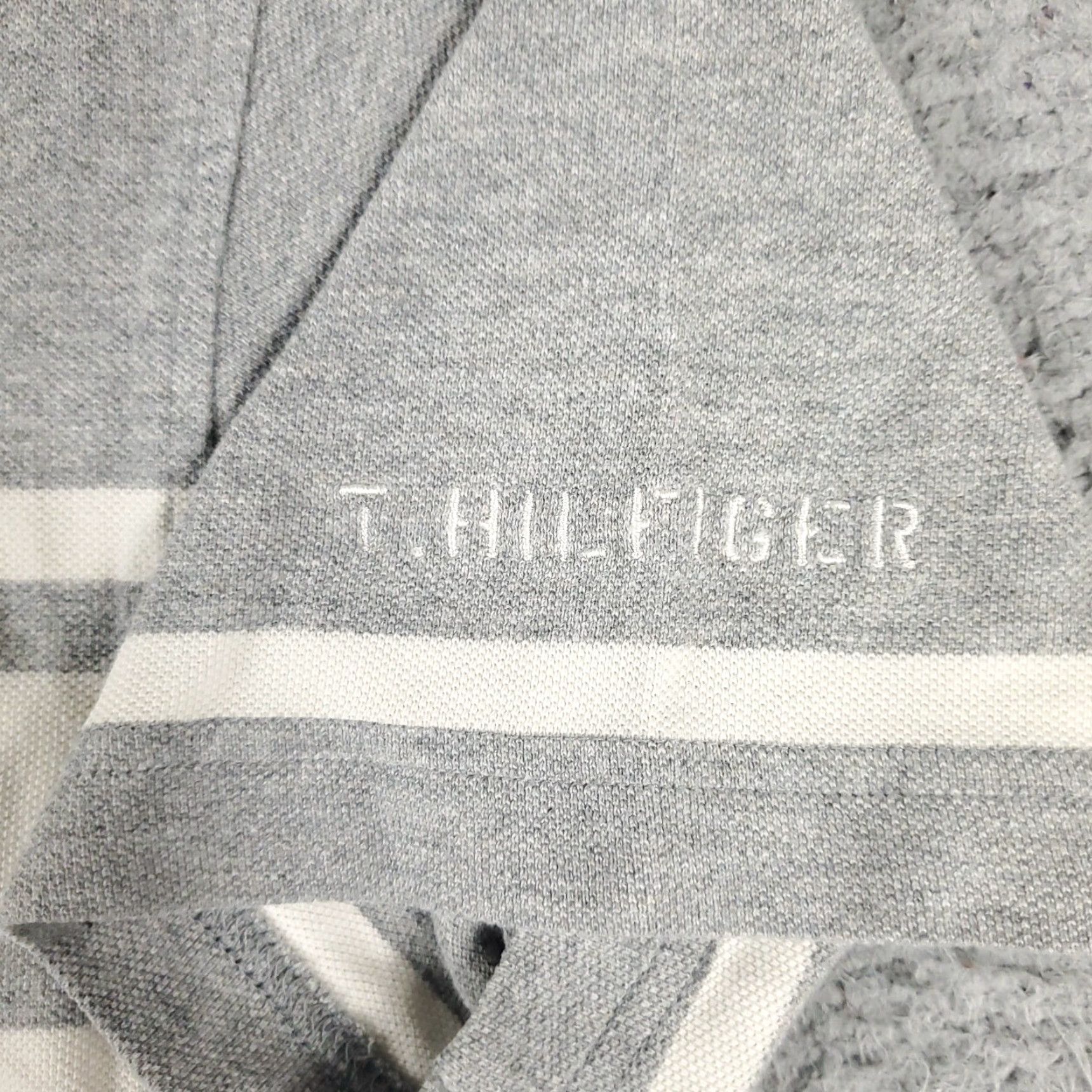 Tommy Hilfiger Tommy Hilfiger Shirt Mens Size Large Gray Crew Neck Short Sleeve Cotton Logo Classic American 90s style - Mens Size US L / EU 52-54 / 3 - 3 Thumbnail