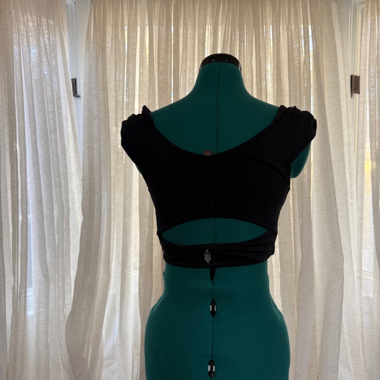 Free People Free People Black Performance Crop Top | Sz S Size S / US 4 / IT 40 - 5 Thumbnail