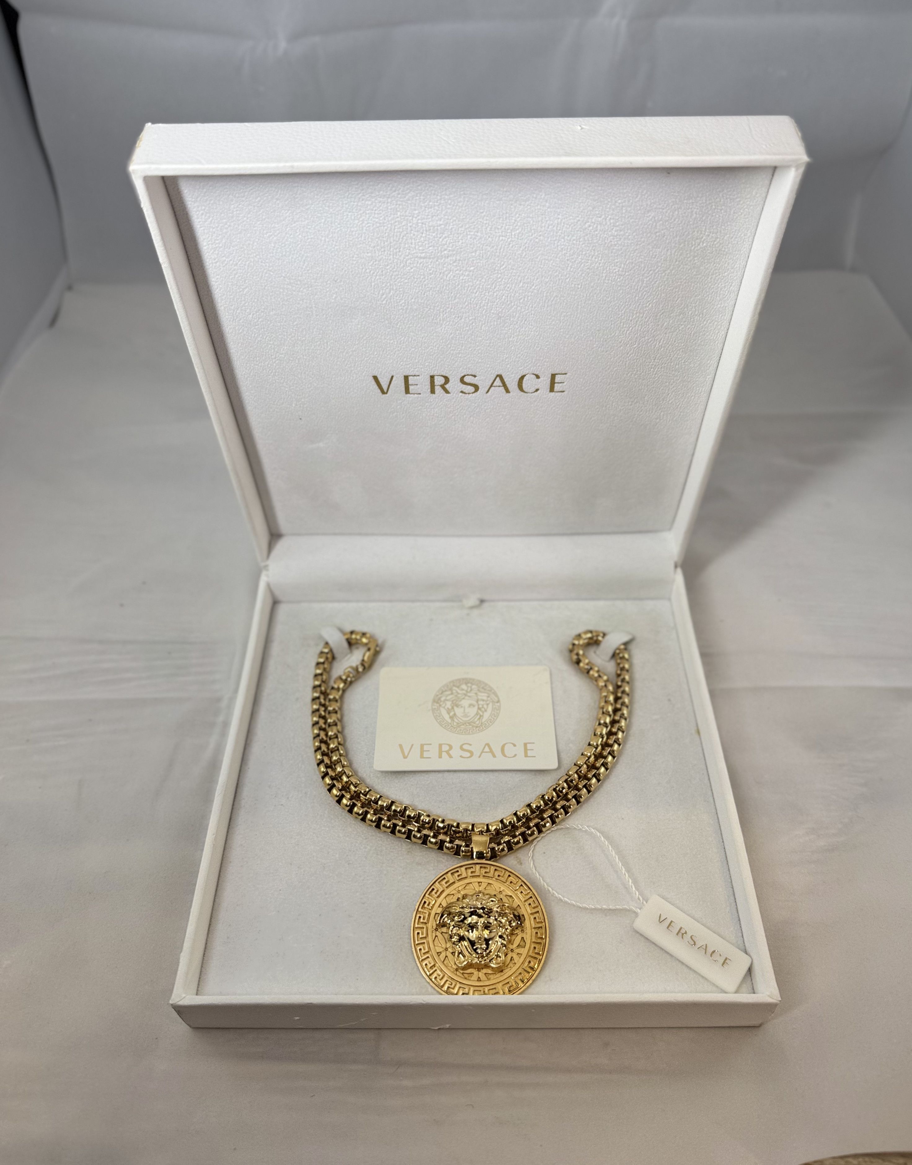 Versace Versace Medusa gold necklace, complete set, good condition Size ONE SIZE - 1 Thumbnail
