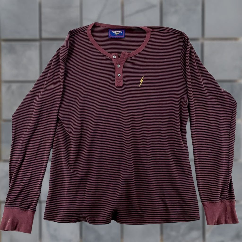 Vintage VINTAGE Lightning Bolt Hawaii L/S Striped Henley Shirt Mens XL Maroon Black USA Mens XL Striped Henley Shirt Size US XL / EU 56 / 4 - 1 Thumbnail