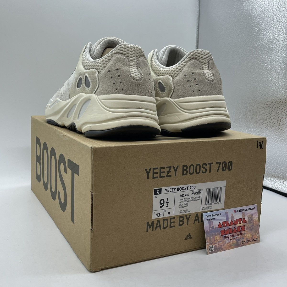 Adidas Yeezy boost 700 analog Size US 9.5 / EU 42-43 - 4 Thumbnail