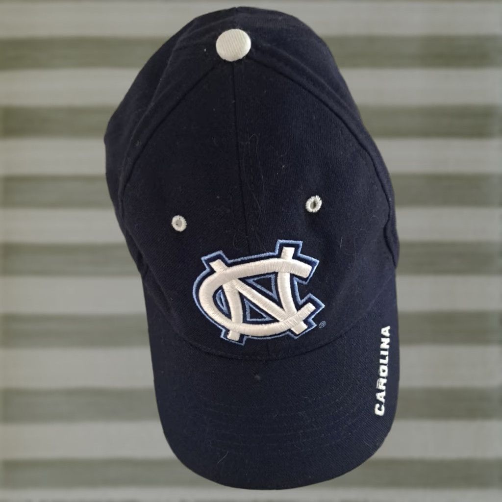Vintage VINTAGE The Game North Carolina Tar Heels Wool Fitted Hat 7 1/4 Navy Blue Embroidered Baseball Cap Mens Women Unisex Adults Size ONE SIZE - 1 Thumbnail