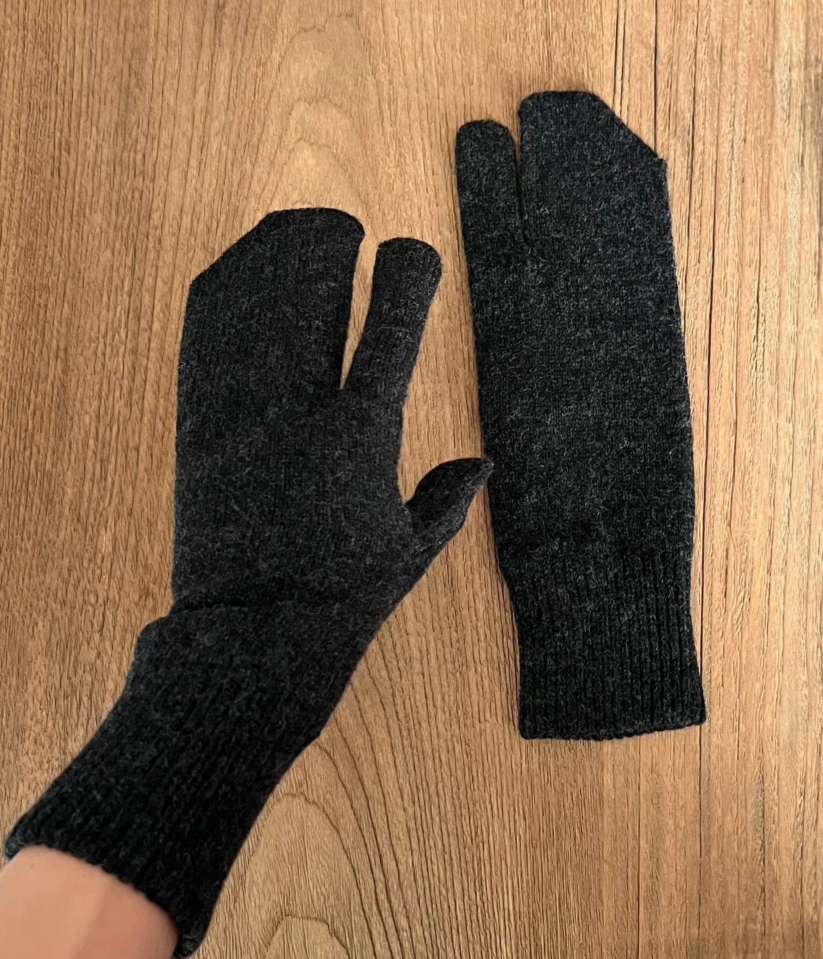 Number (N)ine Number (N)ine 06AW Rare Wool Gloves Size ONE SIZE - 3 Thumbnail