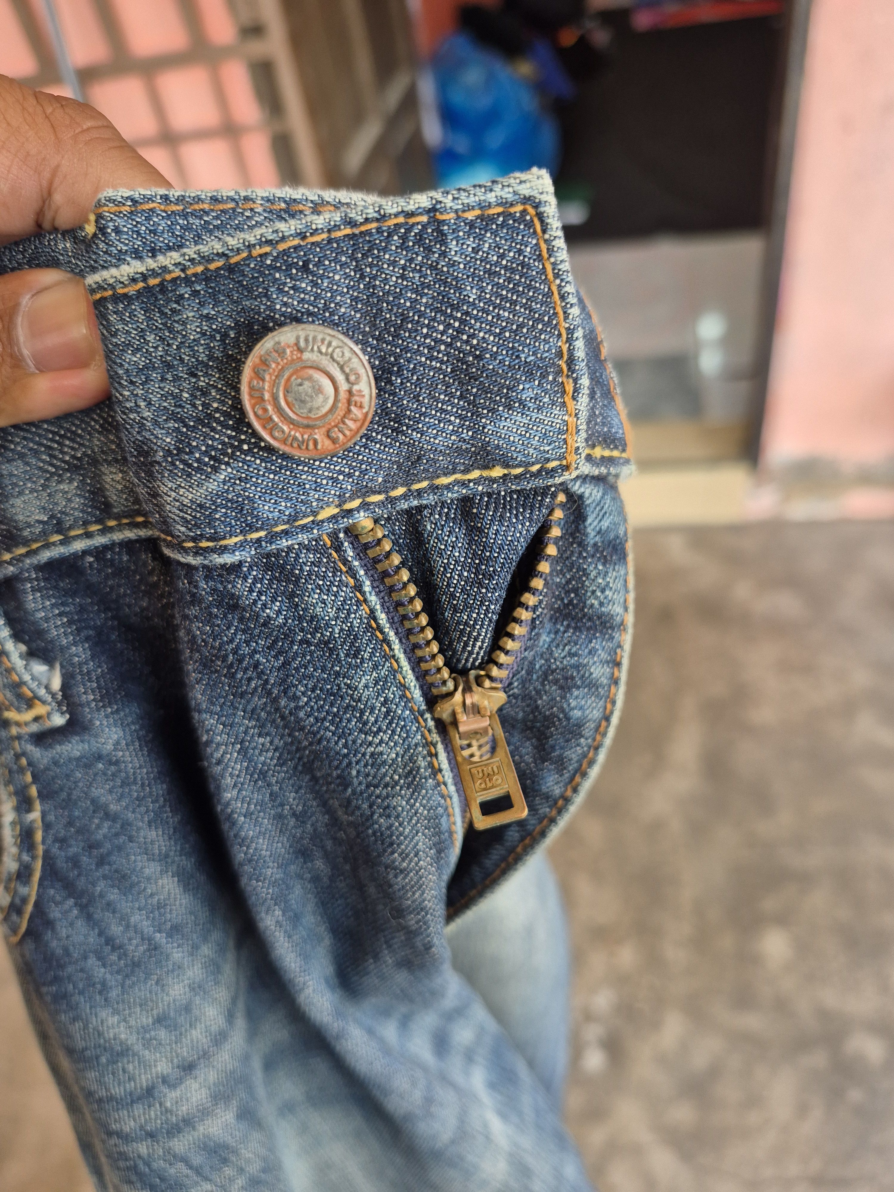 Uniqlo 🔥 Uniqlo Easy Fit Straight Jeans Denim Size US 35 - 9 Thumbnail