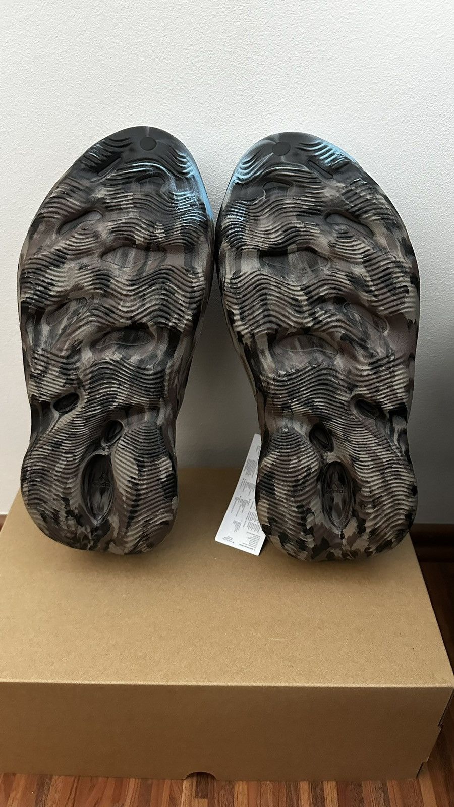 Yeezy Yeezy Foam RNR Size US 11 / EU 44 - 2 Thumbnail