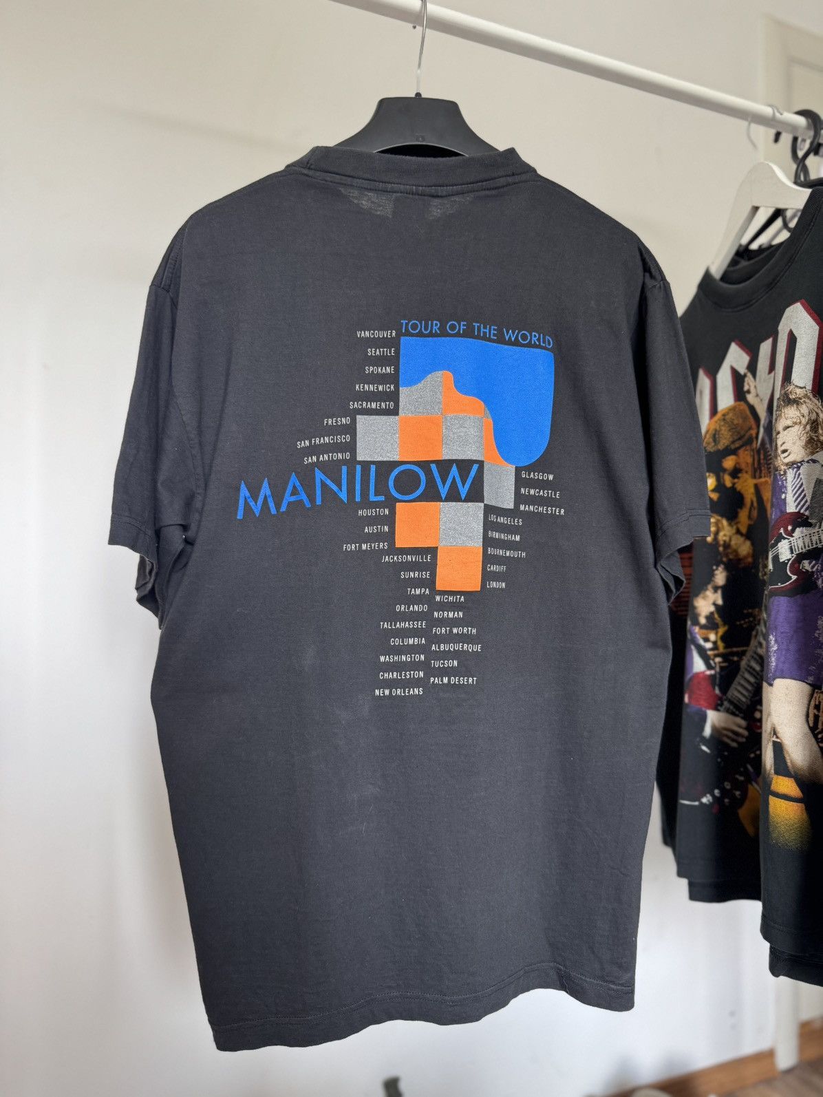Band Tees Vintage 90s Barry Manilow Tour Of The World Band Tee Size US L / EU 52-54 / 3 - 4 Thumbnail