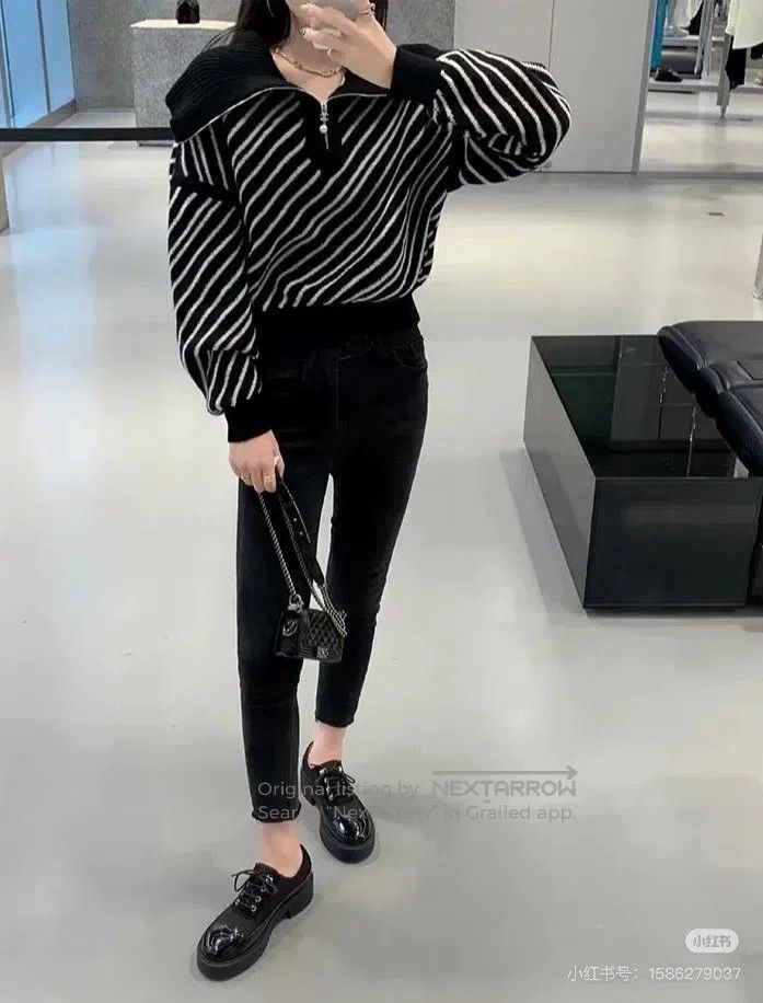 Chanel Chanel 21B black and white cashmere sweater oblique stripe Size S / US 4 / IT 40 - 9 Thumbnail