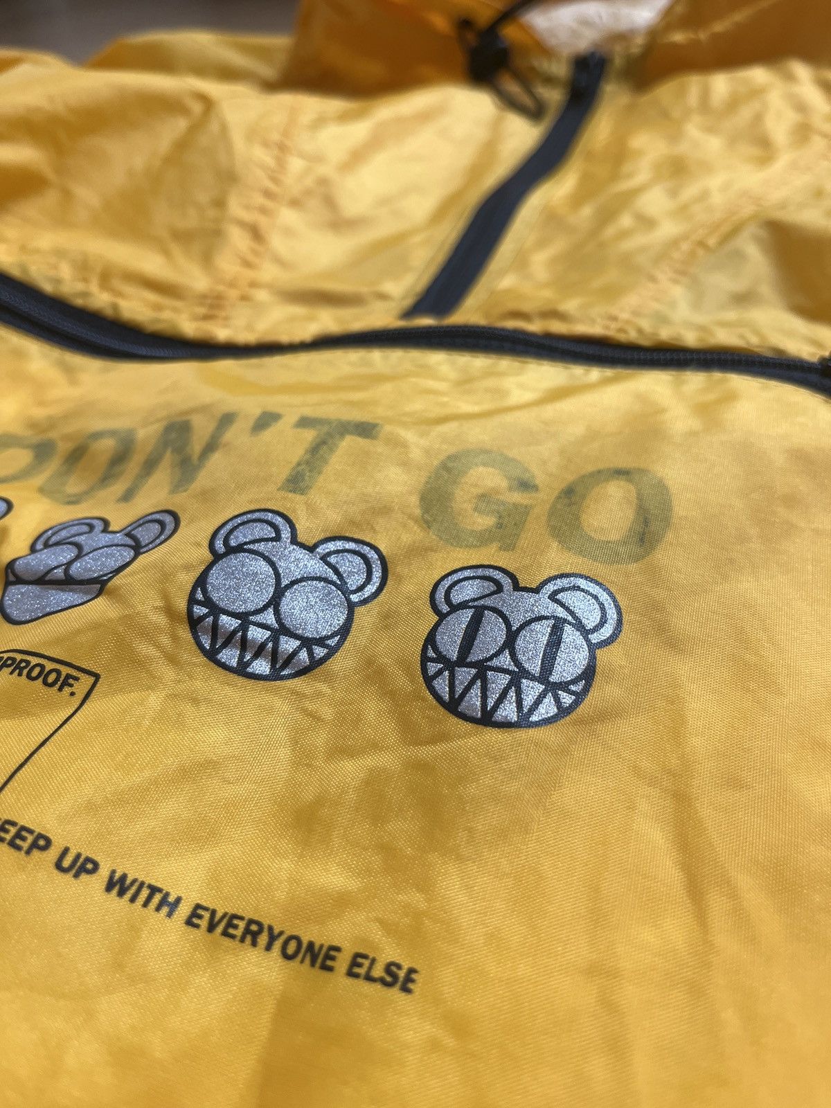 Band Tees Radiohead W.a.s.t.e yellow vintage raincoat Size US XL / EU 56 / 4 - 3 Thumbnail