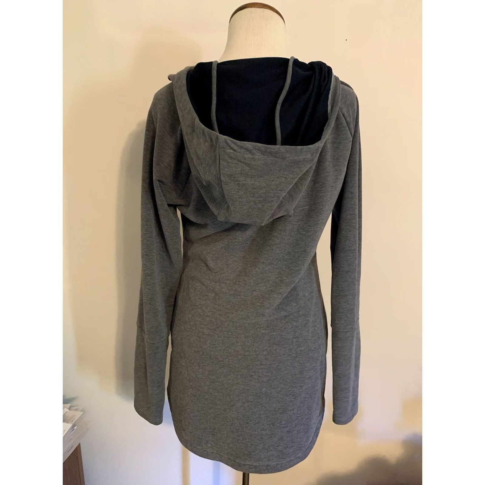 The North Face VINTAGE The North Face Jacket Women M Gray Wrapture Yoga Flashdry Full Zip Thumb Holes Size M / US 6-8 / IT 42-44 - 2 Thumbnail