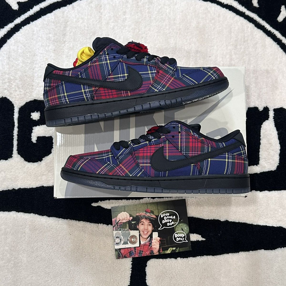 Nike SB Nike SB Dunk Low ‘Nardwuar’ Size US 11 / EU 44 - 12 Thumbnail