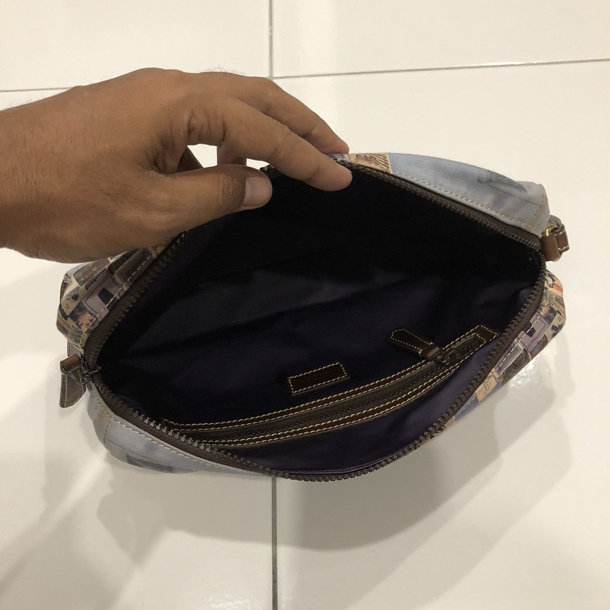 Paul Smith Paul Smith Stamp Logo Leather Hand Strap Pouch Bag Size ONE SIZE - 11 Thumbnail