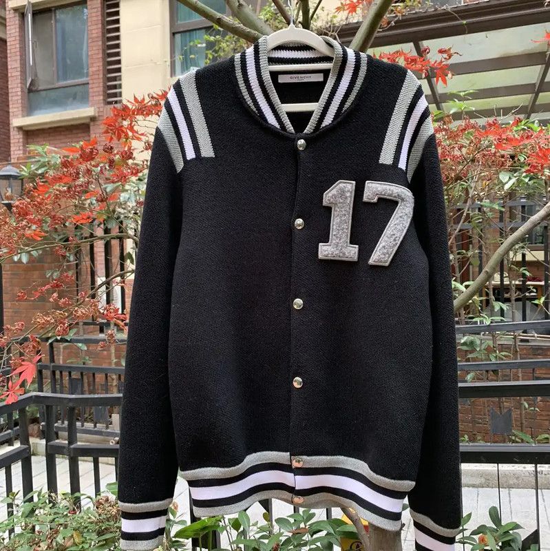 Givenchy Givenchy Black Wool Men's Cardigan with 17 Patch 0089 Size US S / EU 44-46 / 1 - 1 Thumbnail