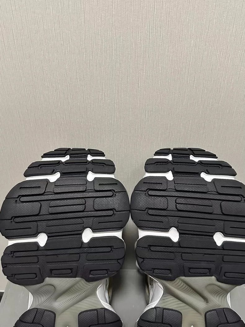 Balenciaga Balenciaga Balenciaga Cargo Sneakers in Gray and White -25 Size US 6 / IT 36 - 6 Thumbnail